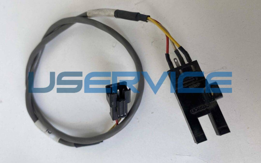 OMRON EE-SX672 T16 PHOTOMICROSENSOR WITH EE-1009 CONNECTOR AND ROBOT CABLE